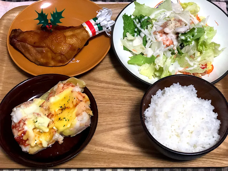 Snapdishの料理写真:☆ローストチキン ☆ミートローフ ☆シーザーサラダ|まぁたんさん