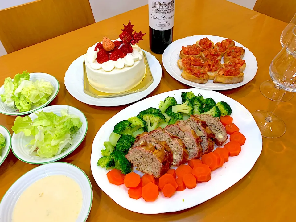 スイスローフ🎄ブルスケッタ🍅コーンスープ🌽サラダ🥗クリスマスケーキ🎂20211224|rococoさん