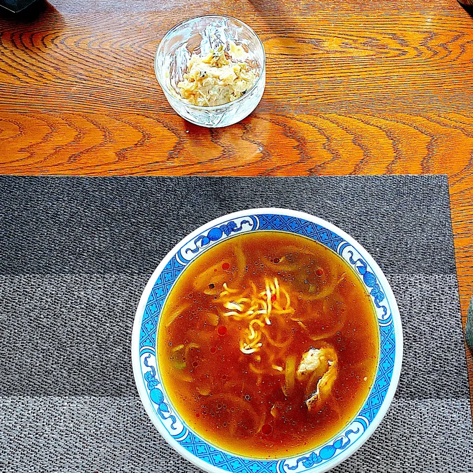 野菜炒めたっぷりの醤油ラーメン|yakinasuさん