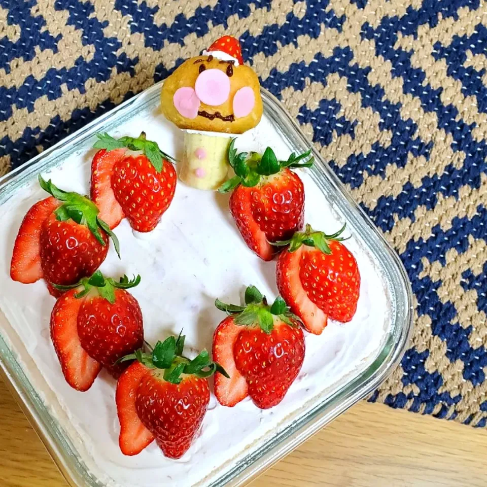 あんぱんまんサンタのせスコップケーキ🍓|**ʂαɳさん