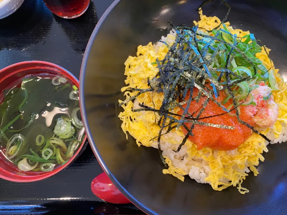 Snapdishの料理写真:まかないごはん カニと明太子丼|ようか✩.*˚さん