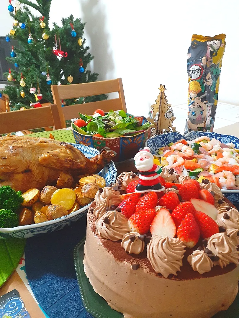 ☆メリークリスマス☆チラシ寿司、グリルチキン、ポテト、ブロッコリー、サラダ、ケーキ|ｼｮｺﾗさん