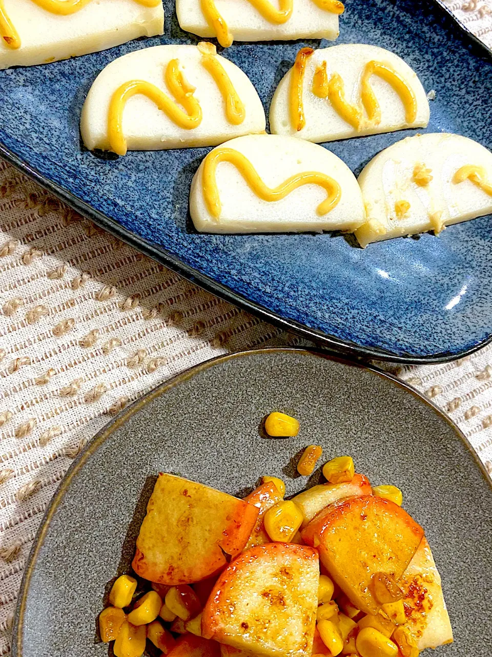 Snapdishの料理写真:かまぼこのバター醤油焼き&明太マヨトースター焼き|ありかさん