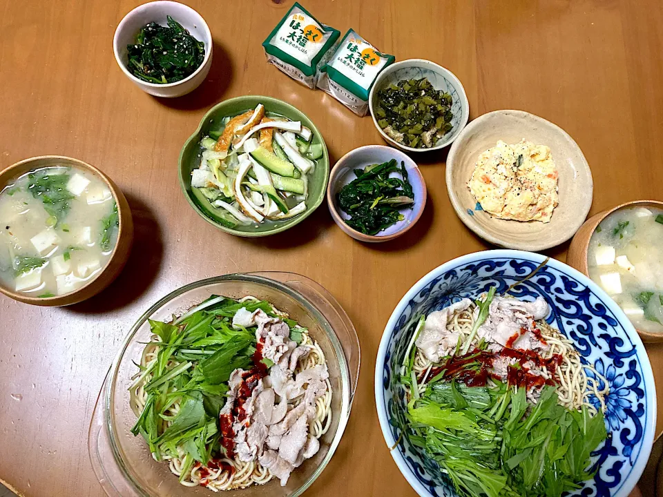 広島お土産の辛い🥵つけ麺、お豆腐のお味噌汁、ポテサラ、胡瓜とチクワのマリネ、広島お土産はっさく大福❤️|さくたえさん