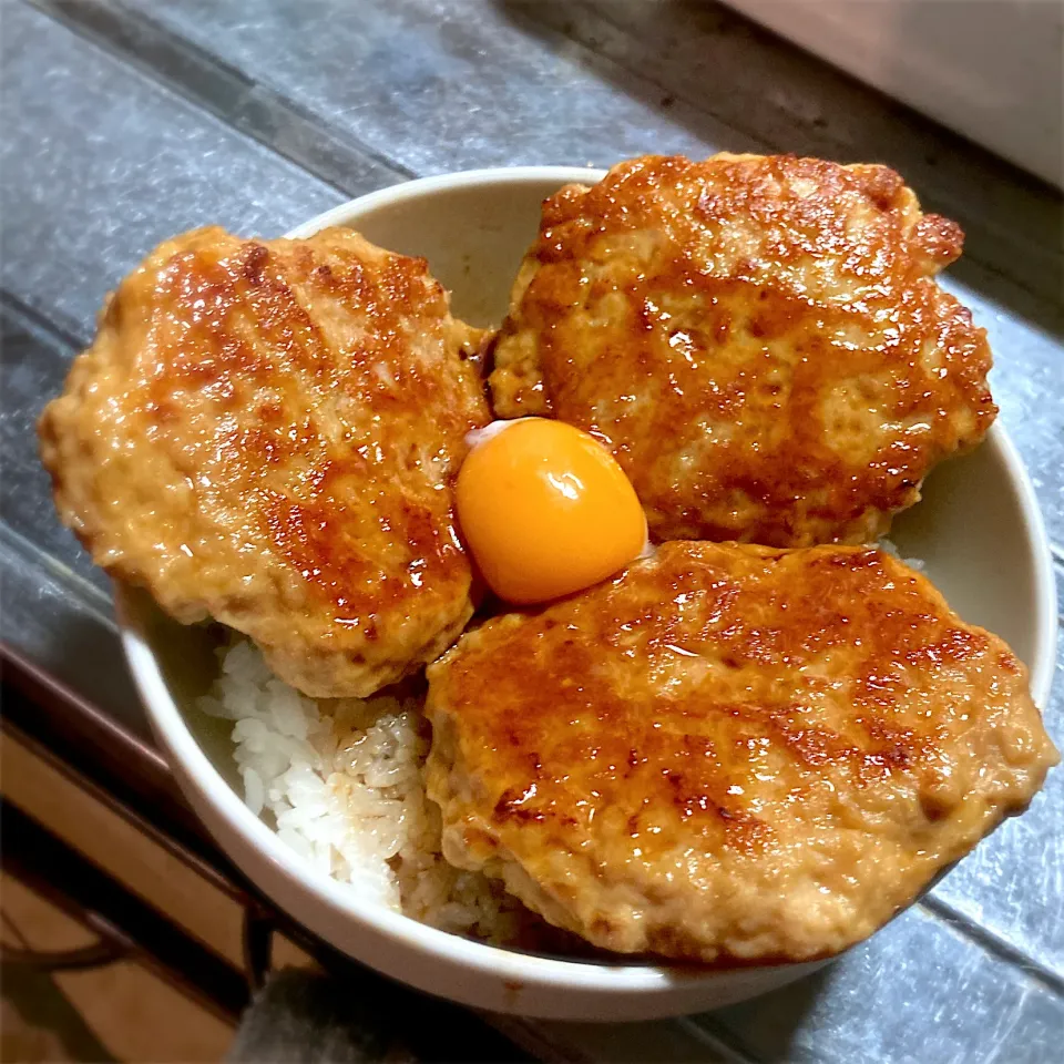 Snapdishの料理写真:今夜は、ボリュームたっぷり焼鳥つくね丼を頂きました🎉🎵|ギムレットさん