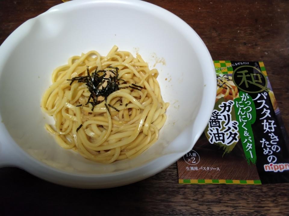 ジュピターさんの生パスタ リングイネ をオーマイさんのガリバタ醤油で和えましたこずりんさんからの贈り物の つ ありがとう にんにくと唐辛子が特に好き 元シャリマー Snapdish スナップディッシュ Id Xo4ywa