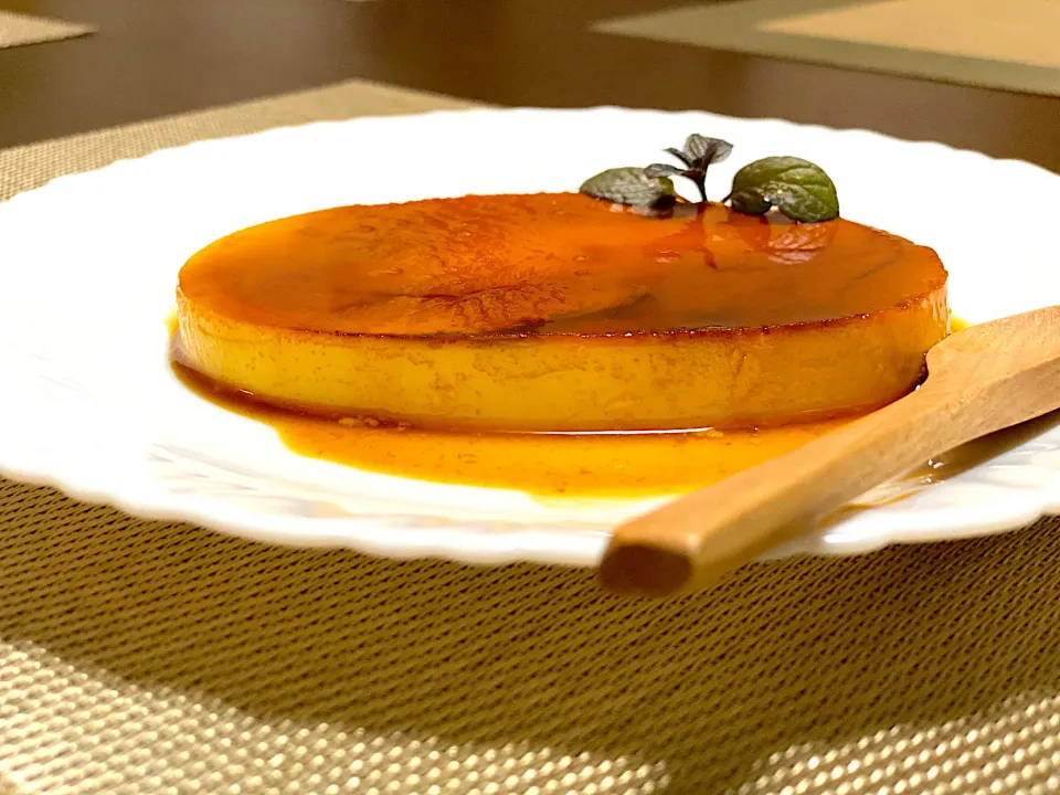 Philippine’s “Leche Flan”, is a dessert made-up of eggs and milk with a soft caramel on top|Laarni Nabongさん