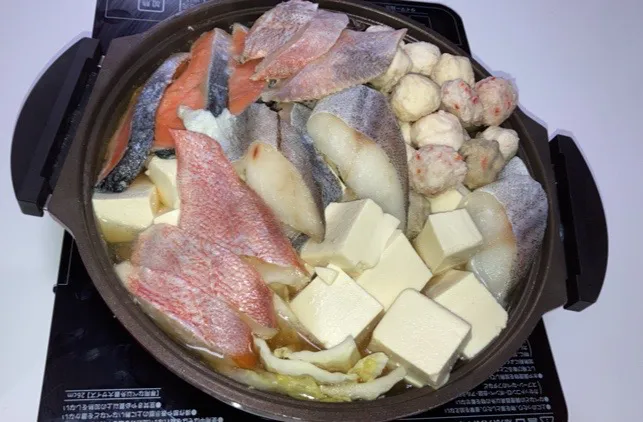 晩御飯(*´∀`)♪今日は魚介ベースの寄せ鍋。〆は雑炊。あっさりして美味しかった♪(´ε｀ )|Saharaさん