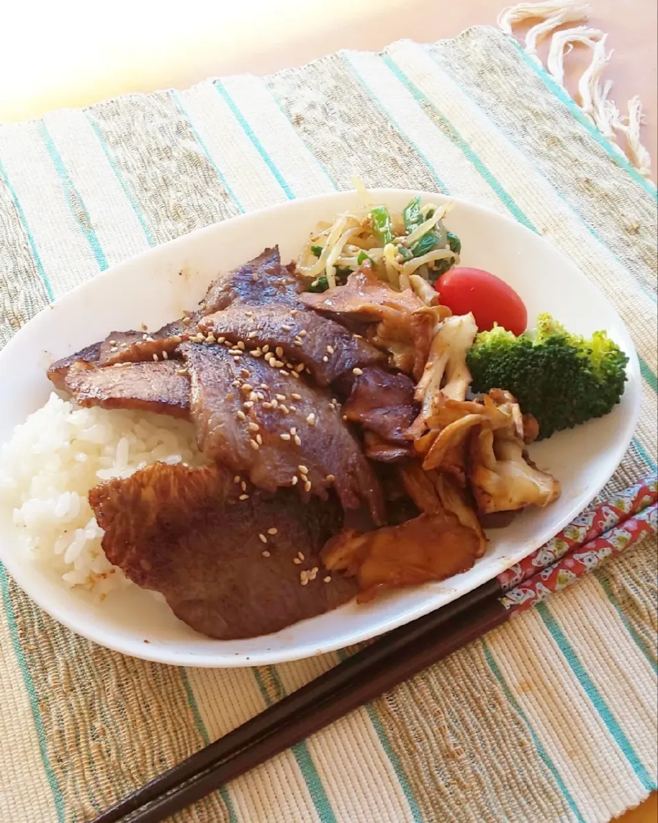 Snapdishの料理写真:今年最後のひとりランチはがっつり焼肉プレート～🐾|みりん。さん