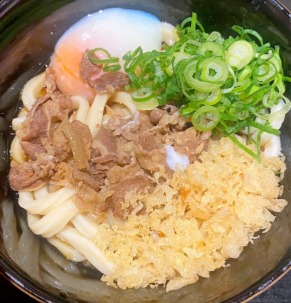 月見肉ぶっかけうどん|すくらんぶるえっぐさん