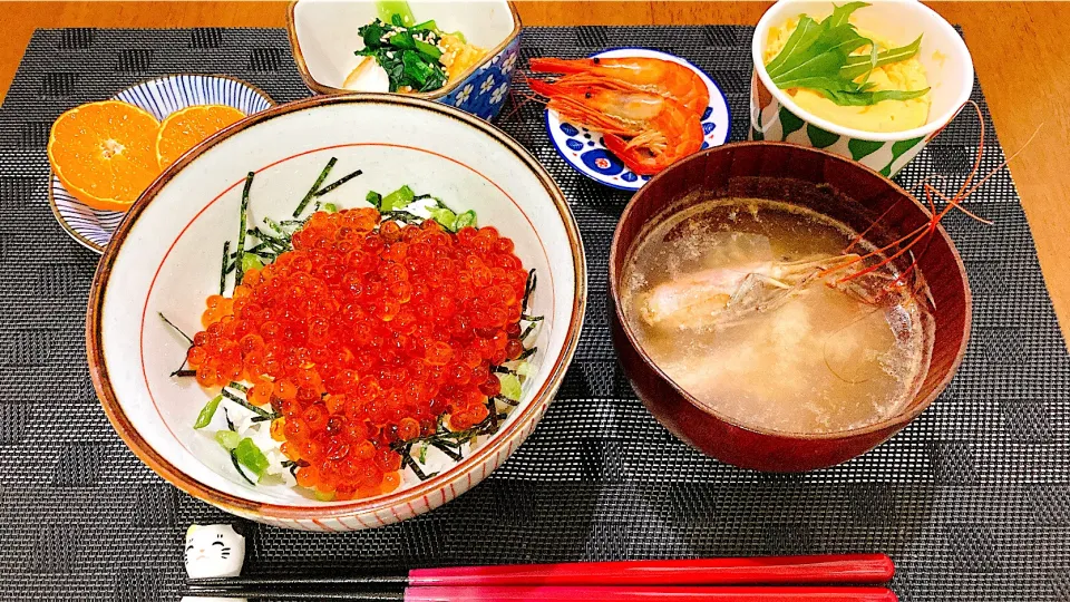 Snapdishの料理写真:いくら丼定食|ゆうかさんさん