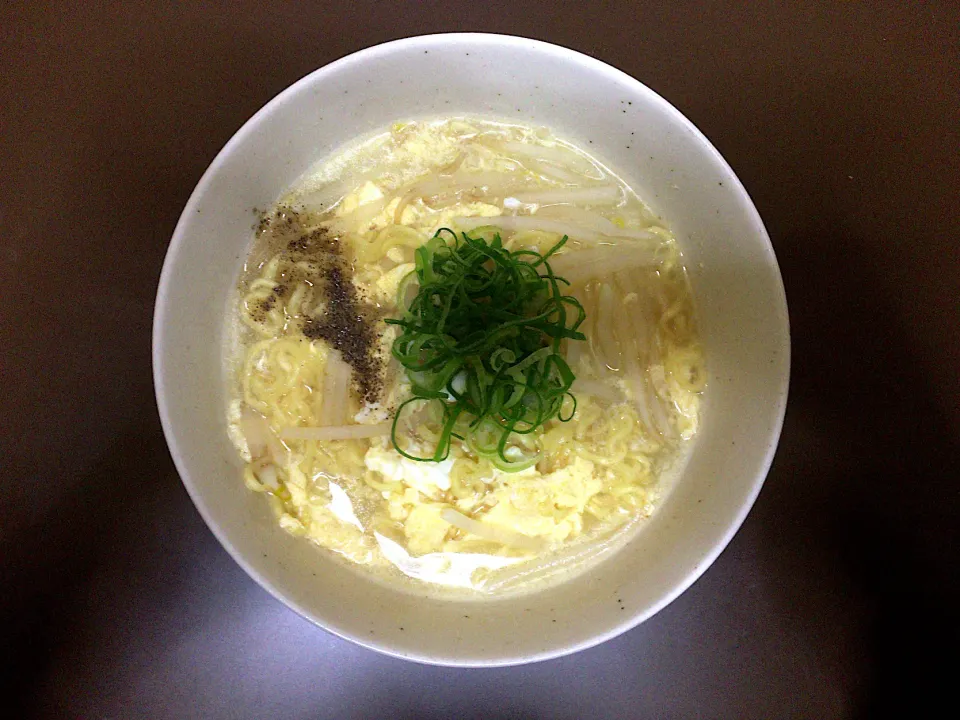 函館塩ラーメン(玉子入)|ばーさんさん