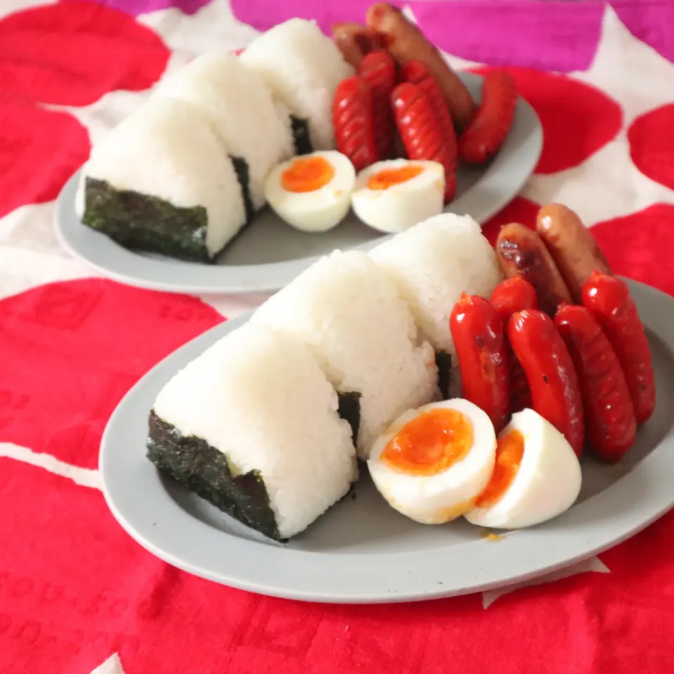 高校生男子＆中学生男子置きランチ🍱年内最後の置きランチは塩むすび🍙|なかじー。さん