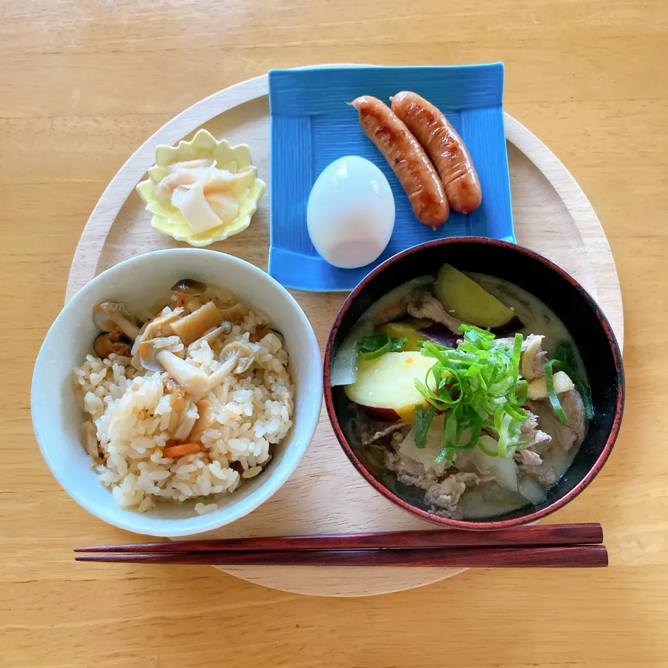 きのこの炊き込みご飯と豚汁🥢|ちゃみこさん