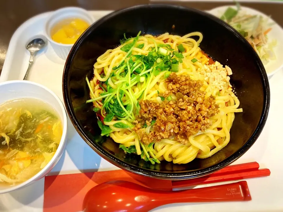 Snapdishの料理写真:成都担々麺 ¥800|Blue Moon Caféさん