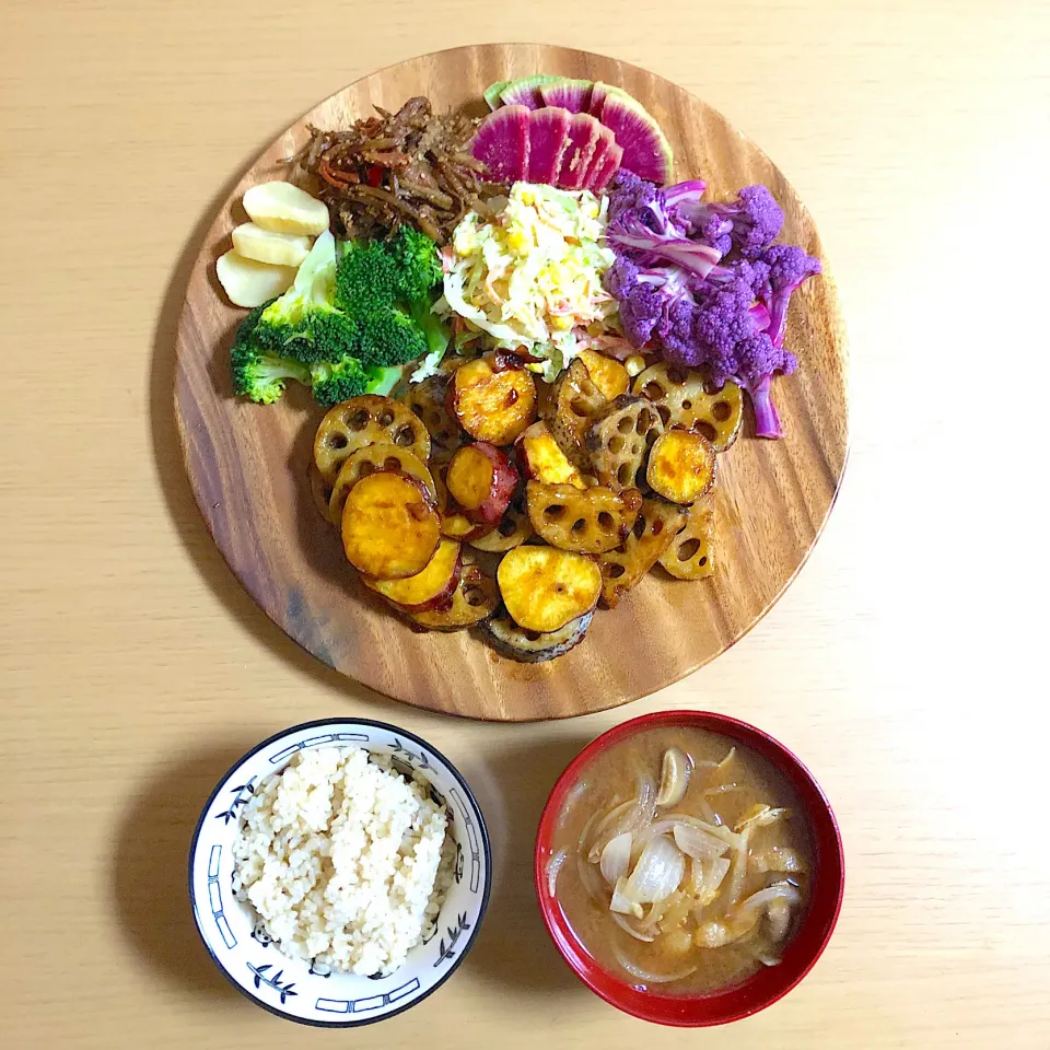 Snapdishの料理写真:#vegan 
サツマイモとレンコンの甘辛炒め|makiko_aさん