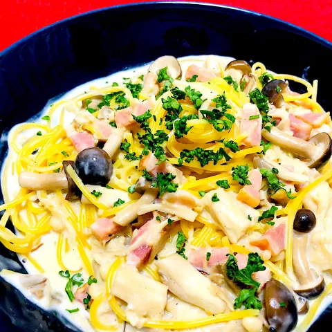 「ぶなしめじ」を使ってみたSnapdishの料理・レシピ写真:きのことベーコンのクリームパスタ