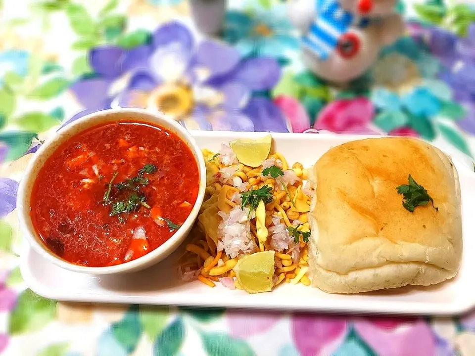 Misal pav|Nidhi Mehta Tastyolyさん