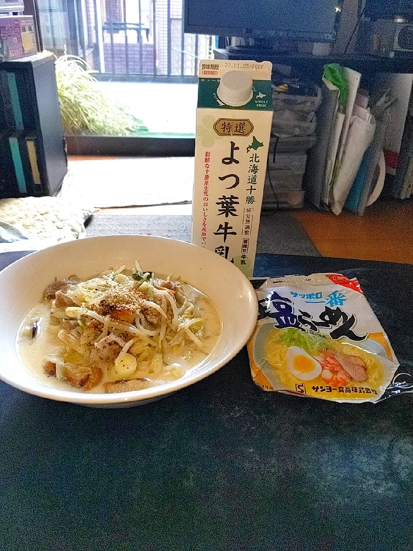 夜勤明け乳牛助けよう!!シリーズ
牛乳とサッポロ一番塩ラーメンで時短ちゃんぽん|Tarou  Masayukiさん