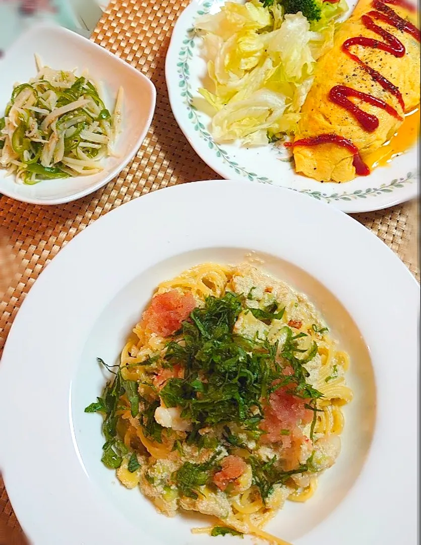 明太子パスタとオムレツで夕ご飯🍴|ポチさん