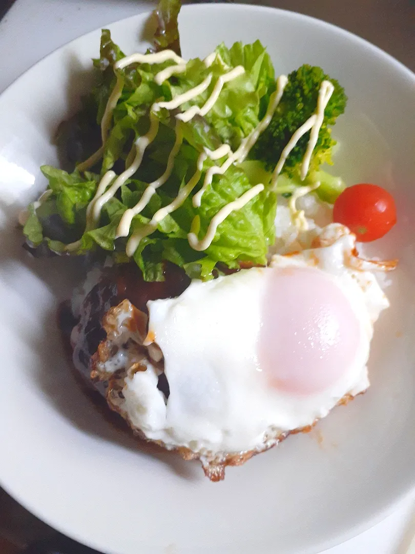 ☆ハンバーグ☆掃除の合間の手抜き夕飯ワンプレート|ｼｮｺﾗさん