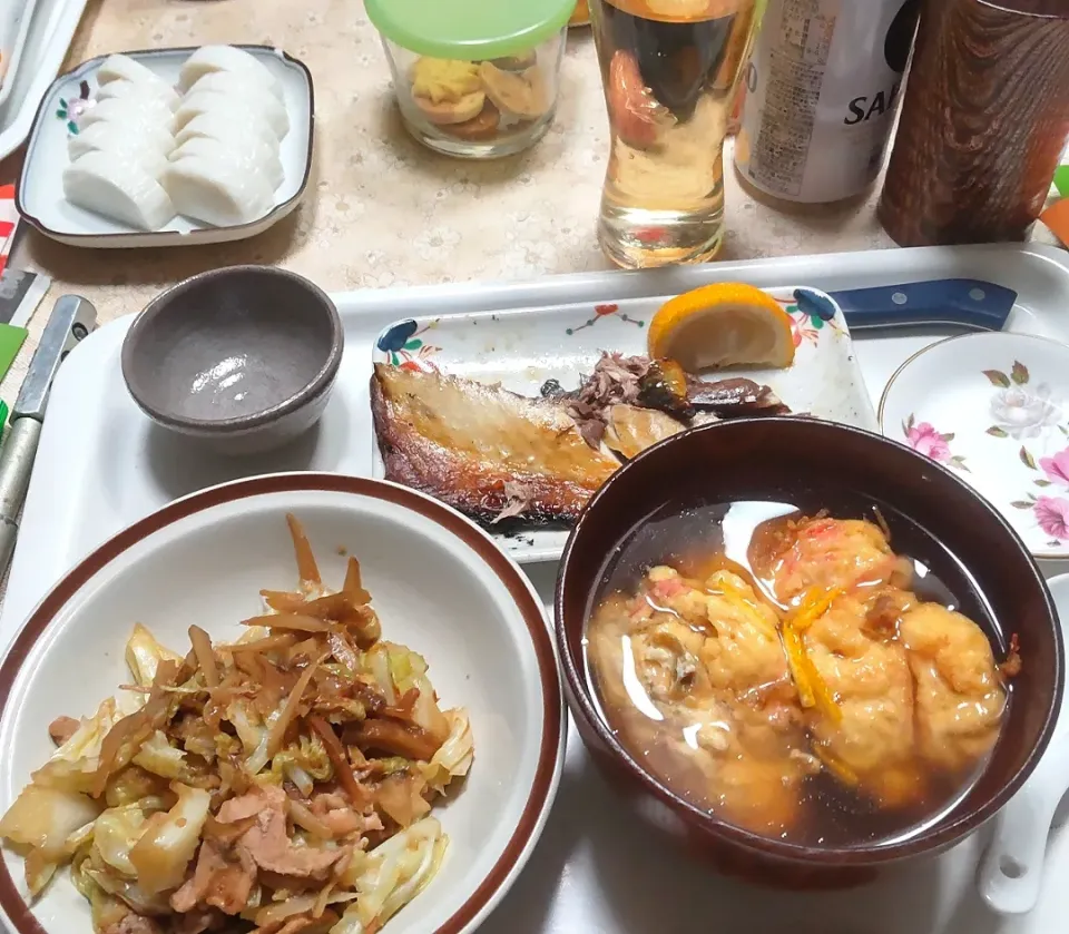 12/23(木)夕食。
ブタとキャベツ、ごぼうの味噌炒め。
豆腐とたまごのふわふわ揚げ。
サバの一夜干し。かまぼこ。|へいちゃんさん