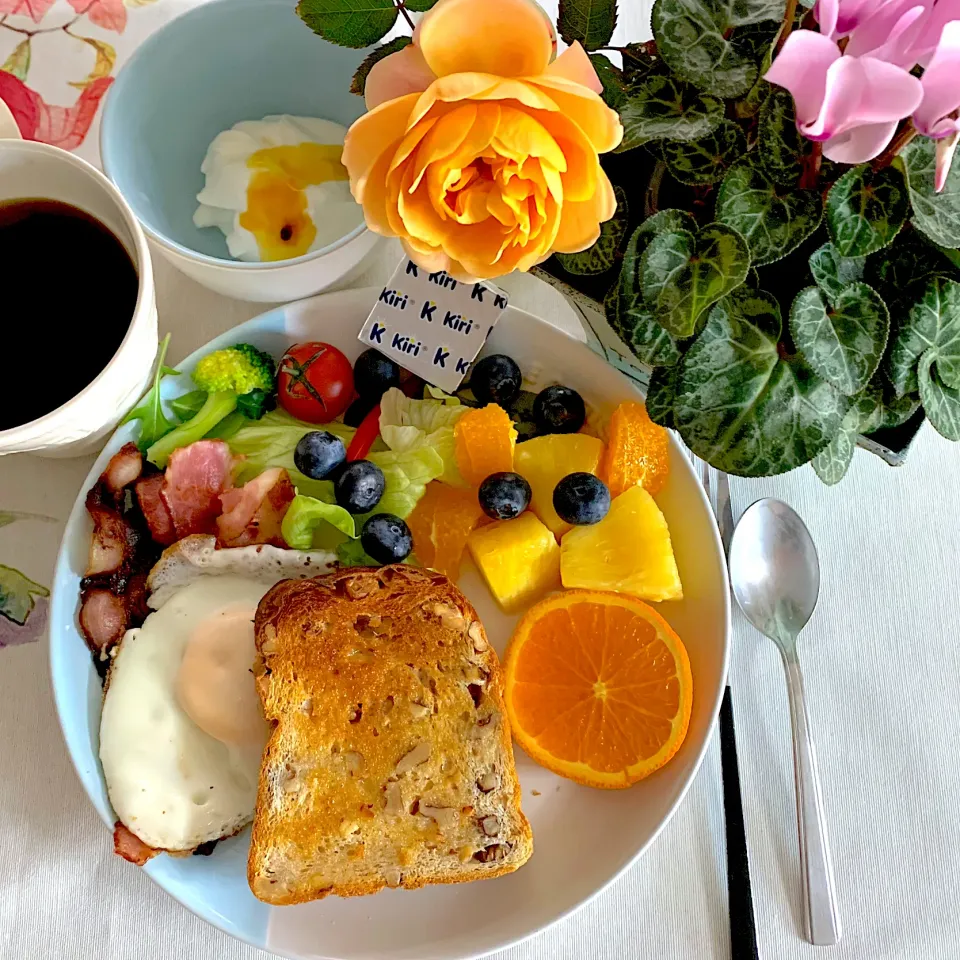 Snapdishの料理写真:🌼花とモーニングプレート🌼|あっちゃんさん