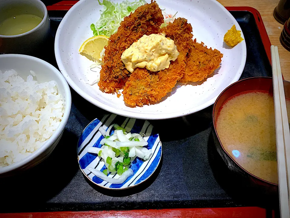 Snapdishの料理写真:アジフライ定食(東京都中央卸売市場内『鈴富』)|yumyum😋さん