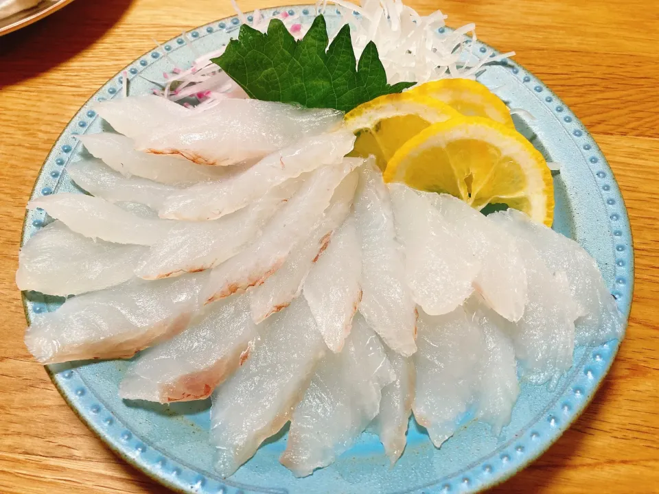 Snapdishの料理写真:赤ヤガラのお刺身|saimaricoさん