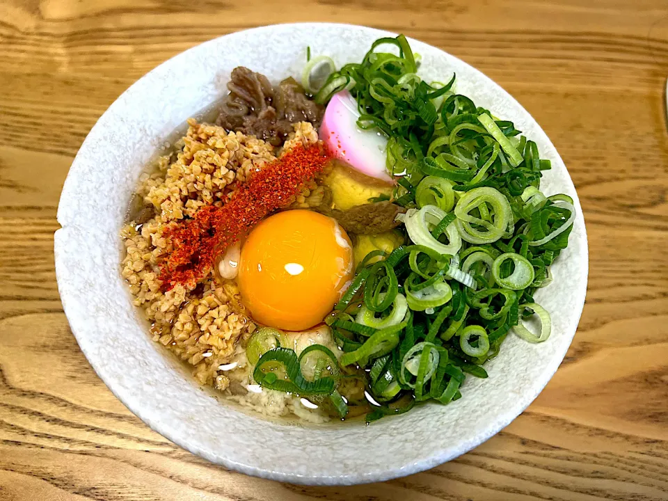 年越しそばスペシャル　月見肉とろろ　納豆トッピング|さくたろうさん