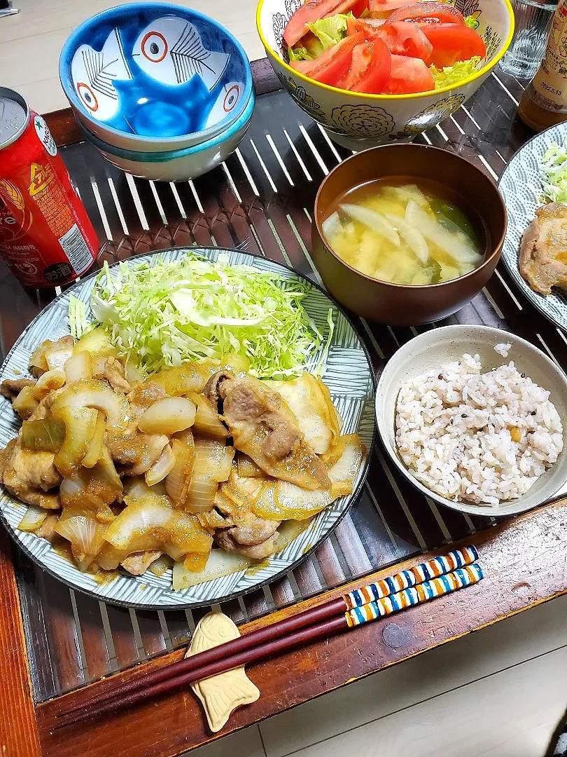 奥様料理で…😉
玉ねぎたっぷり豚のしょうが焼き🎵😋|dai.noriさん