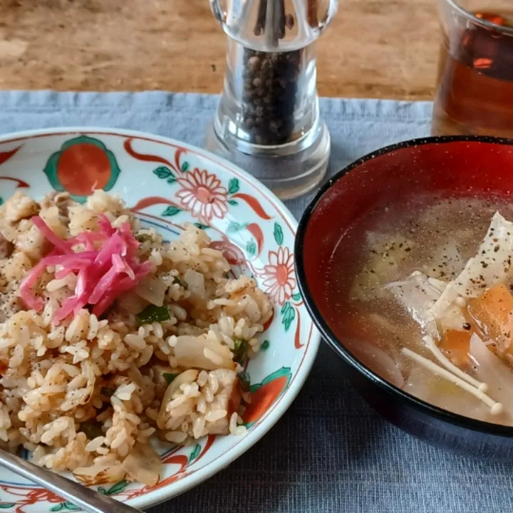 Snapdishの料理写真:大晦日の昼食、冷凍ご飯消化炒飯|ぱいんてーるさん