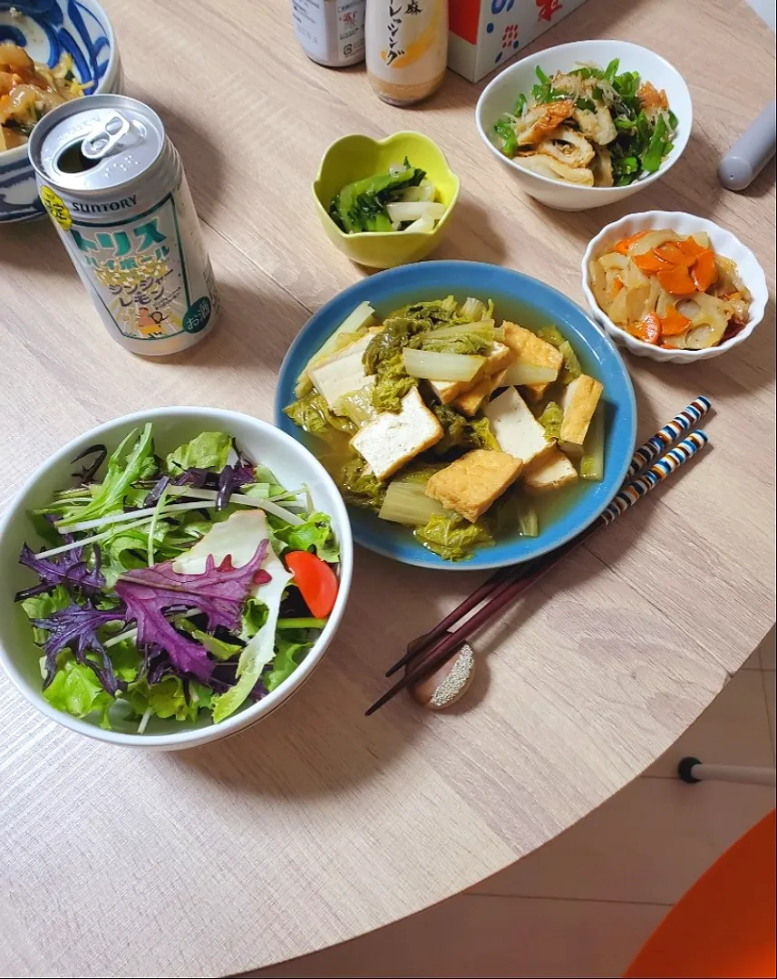 奥様料理で…😉
白菜と厚揚げ和え
彩りサラダ🥗
蓮根と人参のきんぴら
ちくわとほうれん草和え
高菜漬け|dai.noriさん