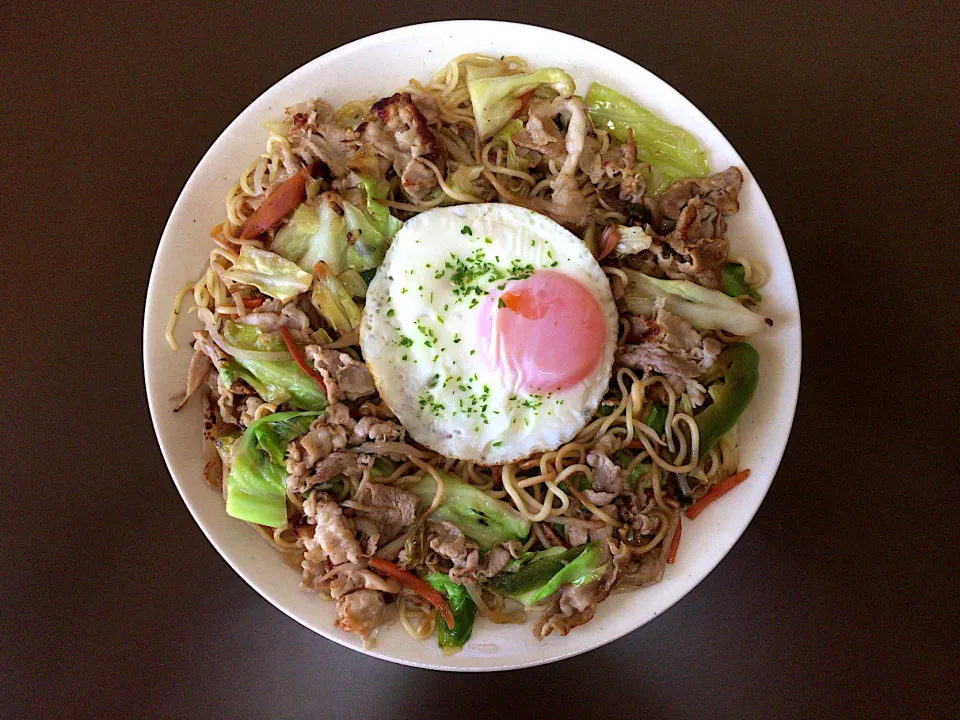 塩焼きそば(目玉焼き付)|ばーさんさん