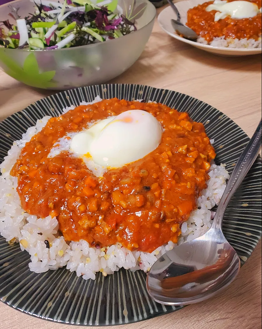 奥様料理で…😉
キーマカレー🍛✨😋
サラダ|dai.noriさん