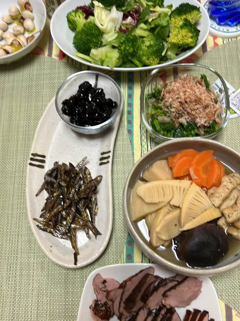 野菜炊いたん、焼き豚、田作りと黒豆、グリーンサラダ、菜花おひたし|peanutsさん