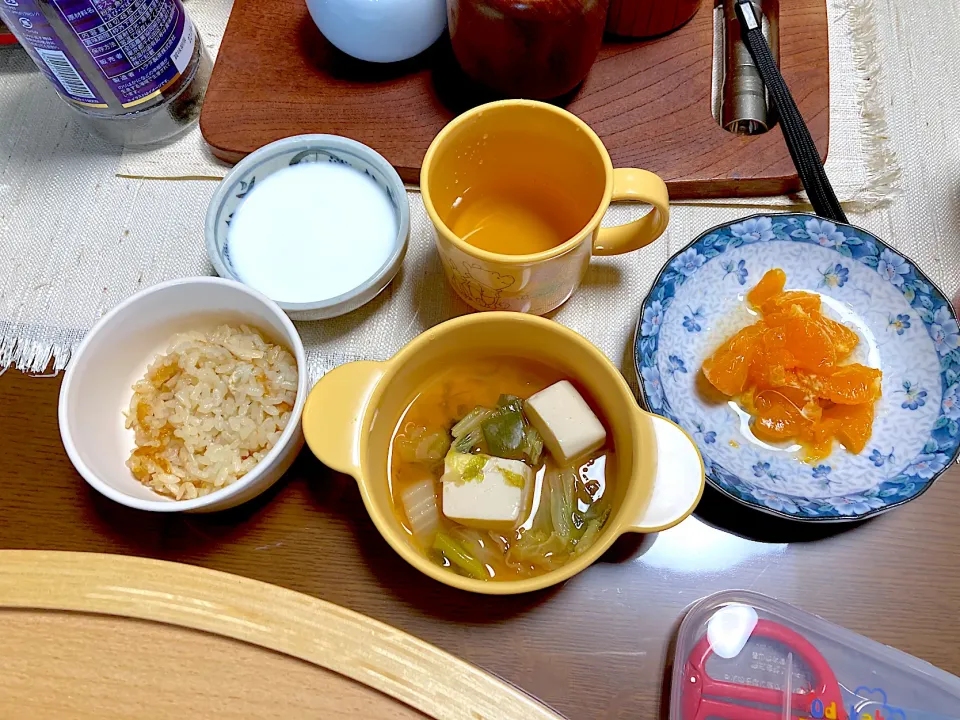 【離乳食】松茸ごはん、お豆腐のお味噌汁、みかん、牛乳|sayaさん