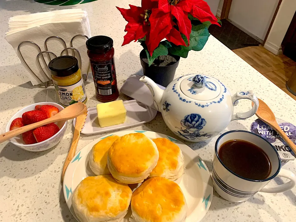 Snapdishの料理写真:Biscuits, strawberry fruit spread, lemon curd, fresh berries, & dark roast coffee|🌺IAnneさん