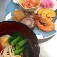 Snapdishの料理写真:おせちとお雑煮|Kiyomiさん