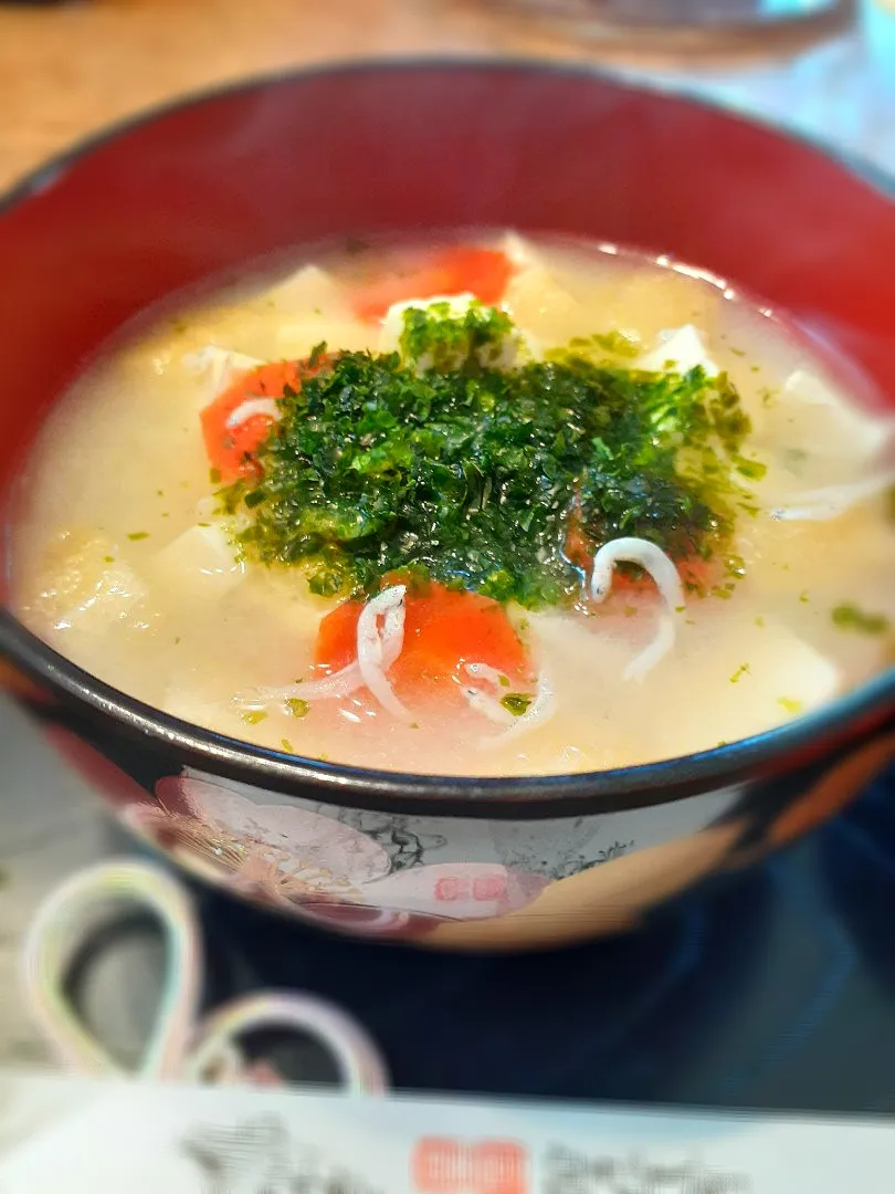 我が家のお雑煮は白味噌に丸餅です🎍|fumfumさん