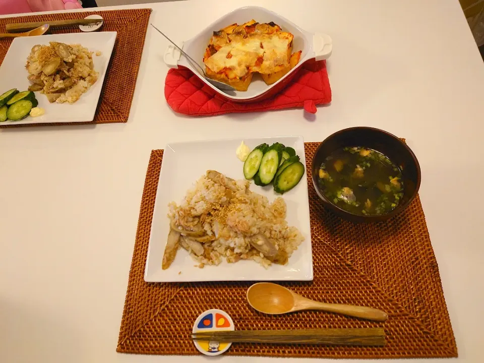 今日の夕食　ツナとごぼうの炊き込みご飯、厚揚げのキムチチーズ焼き、わかめ味噌汁|pinknari🐰🌈さん