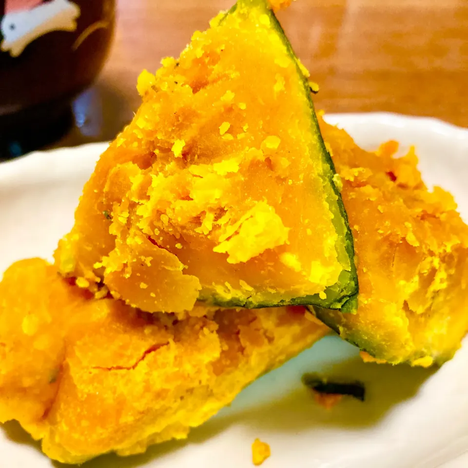 Snapdishの料理写真:かぼちゃの煮物🎃今年お初は当たりの栗系🌰かぼちゃ🎃でおめでたい🎉|まいりさん