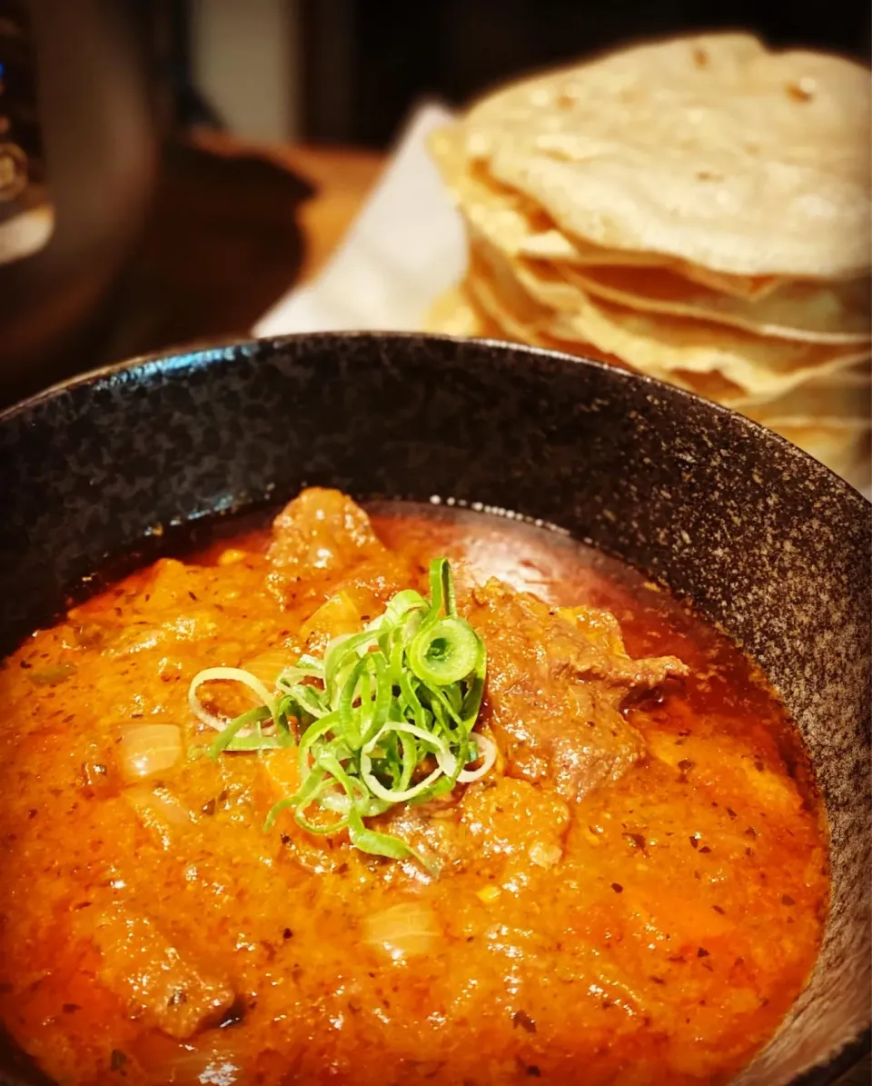 Homemade Lamb Curry Hot & Spicy with cheese garlic Naan Bread with Saffron Butter Rice , 
Popadoms  
#curry #lambcurry 
#homecooking #hot #chefemanuel|Emanuel Hayashiさん