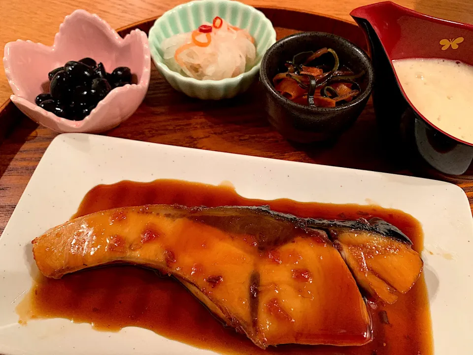 🎍三日とろろ🎍←行事食。鰤の照り焼き🐟|いちごさん