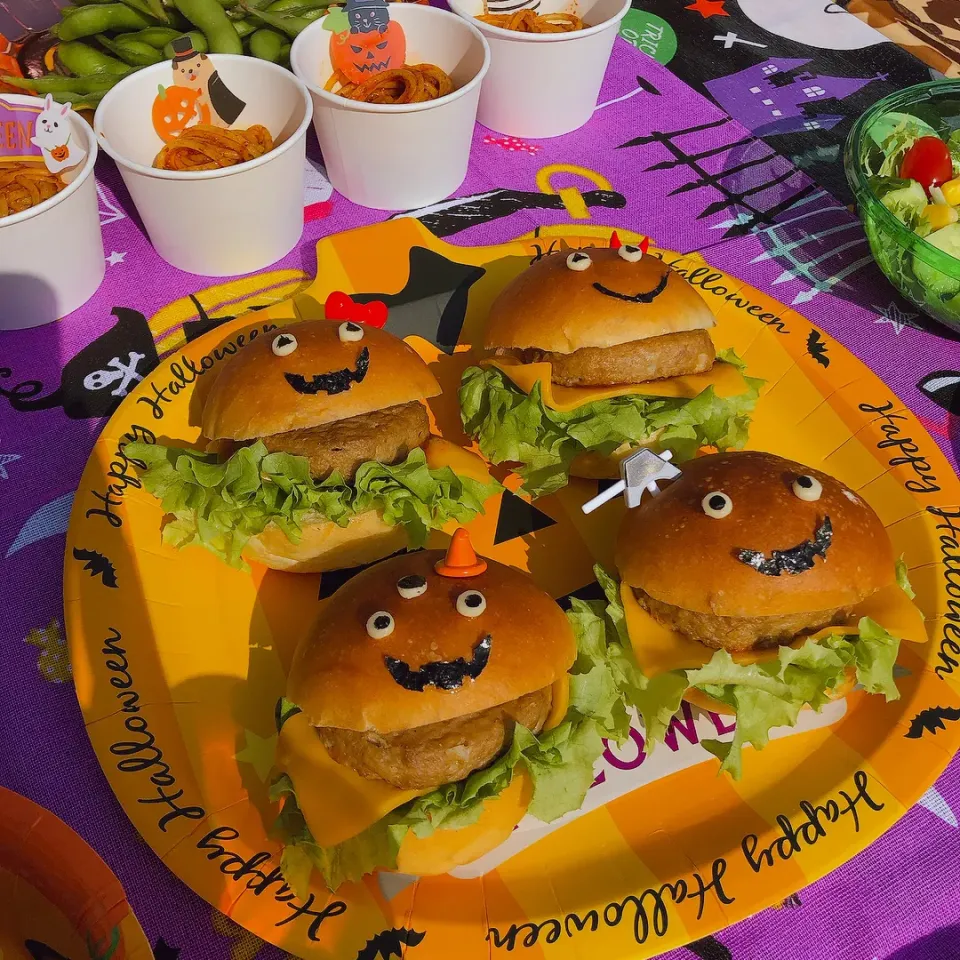 Snapdishの料理写真:ハロウィンおばけハンバーガー|でこちゃびんさん