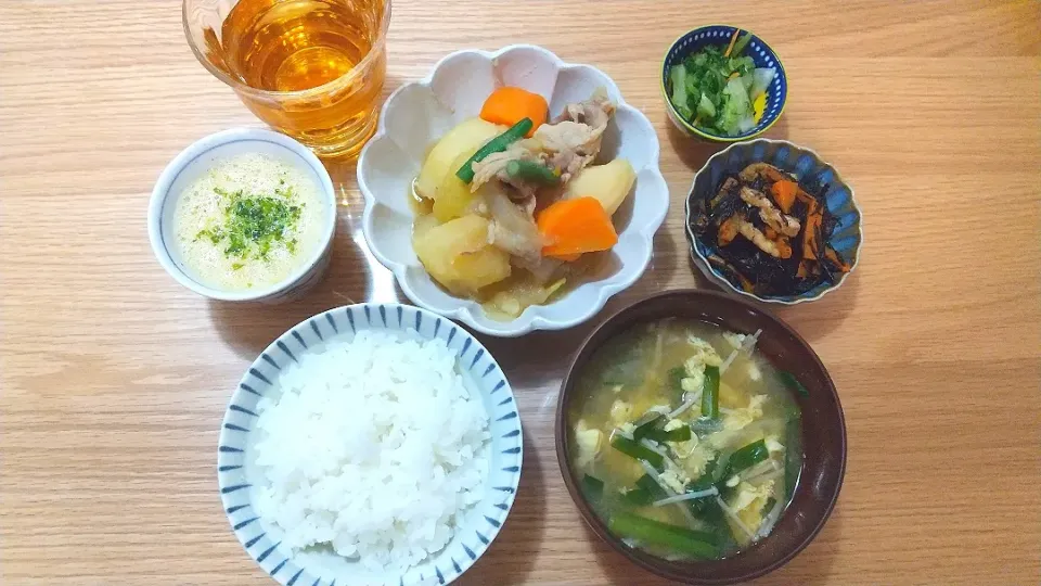 Snapdishの料理写真:肉じゃが定食|みんさん