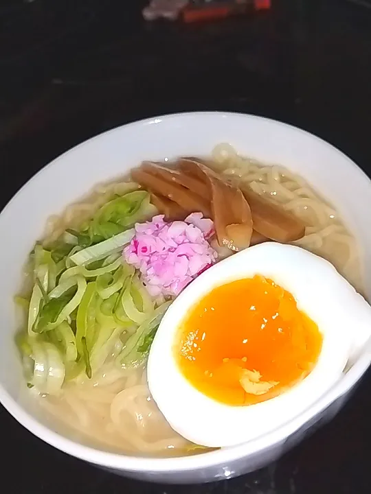 白味噌ラーメン しそにんにく添え|大和さん