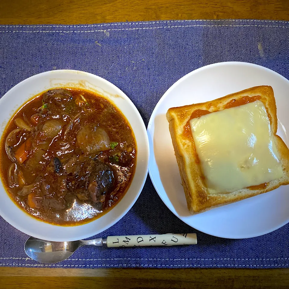 柿ジャムとチーズのトーストと、テールシチュー|もえさん