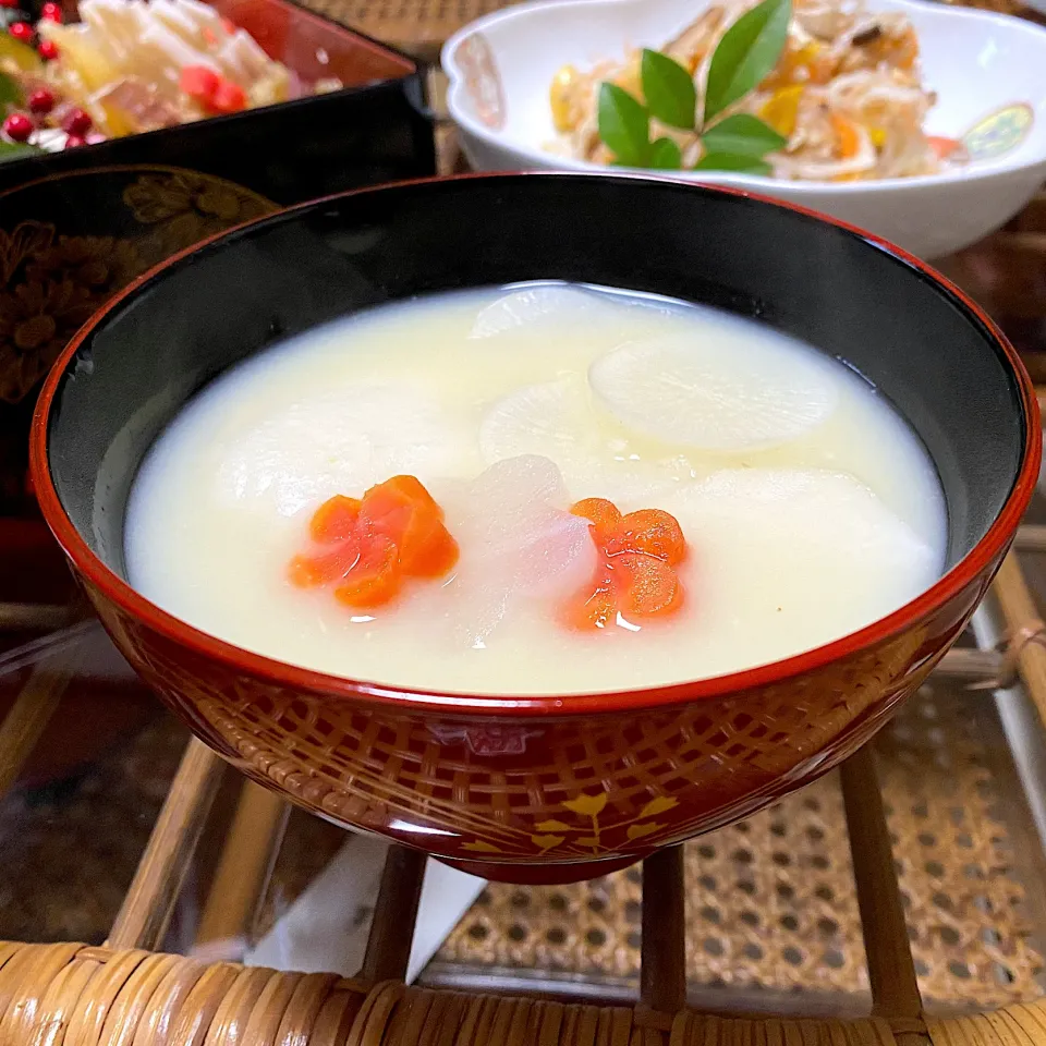 お雑煮 京都は白味噌仕立てで。|sakurakoさん