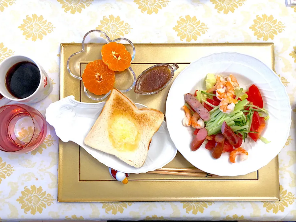 ウィンナーとエビサラダ朝食❣️|もこさん